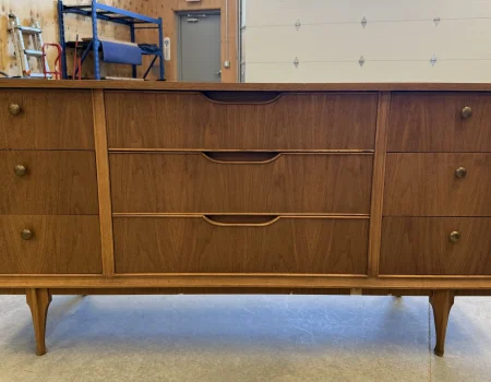 Dresser 3